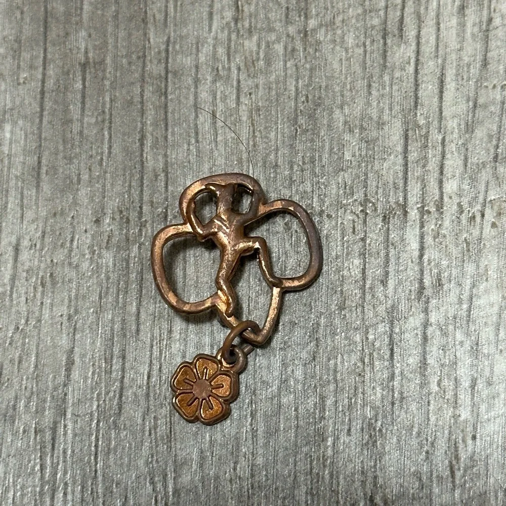 Lot Collection 5 Vintage Girl Scouts & Brownie Lapel pins uniform achievement - Picture 3 of 6